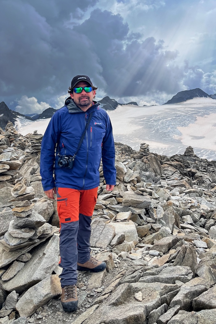 Thomas Klasmeier as an photographer in the Alps